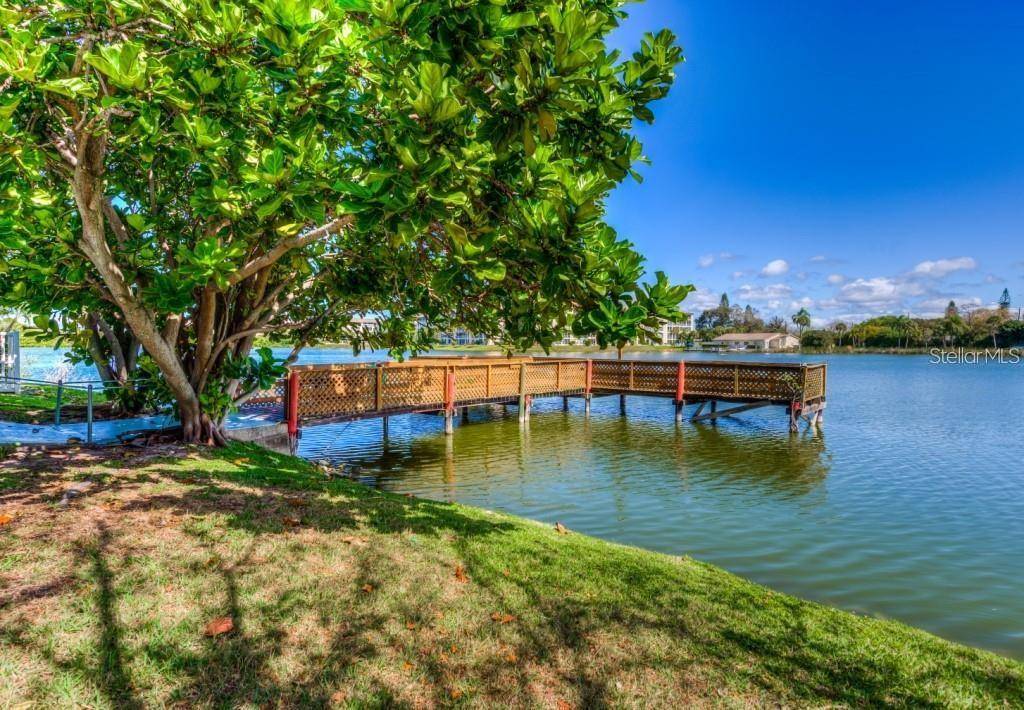 Bradenton, FL 34205,4067 LAKE BAYSHORE DR #302
