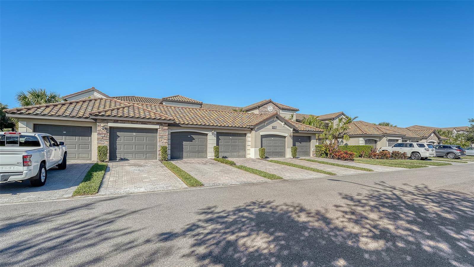 Bradenton, FL 34211,5537 PALMER CIR #201