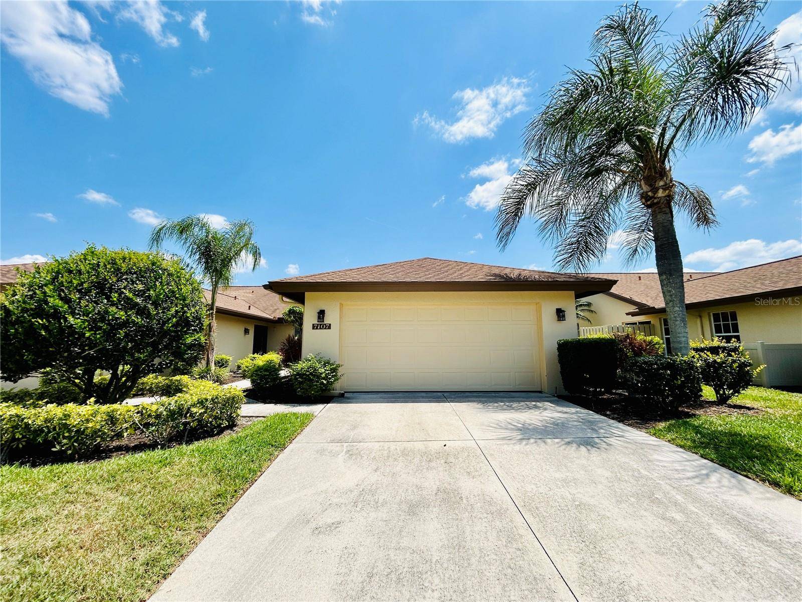 Sarasota, FL 34243,7107 HERON CT