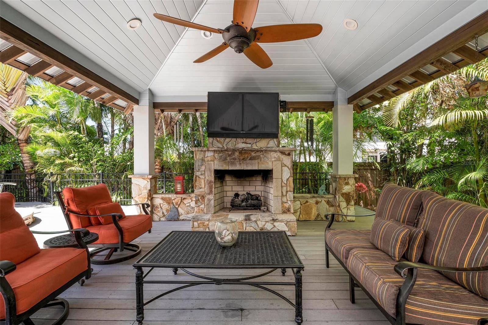Holmes Beach, FL 34217,116 50TH ST