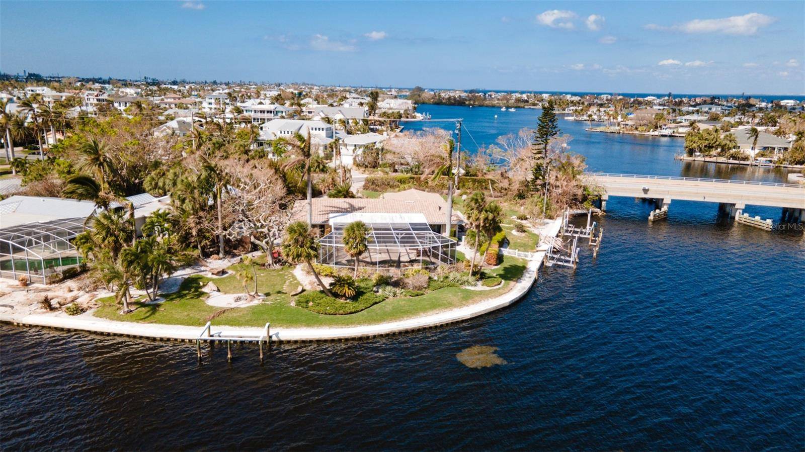 Holmes Beach, FL 34217,543 KEY ROYALE DR