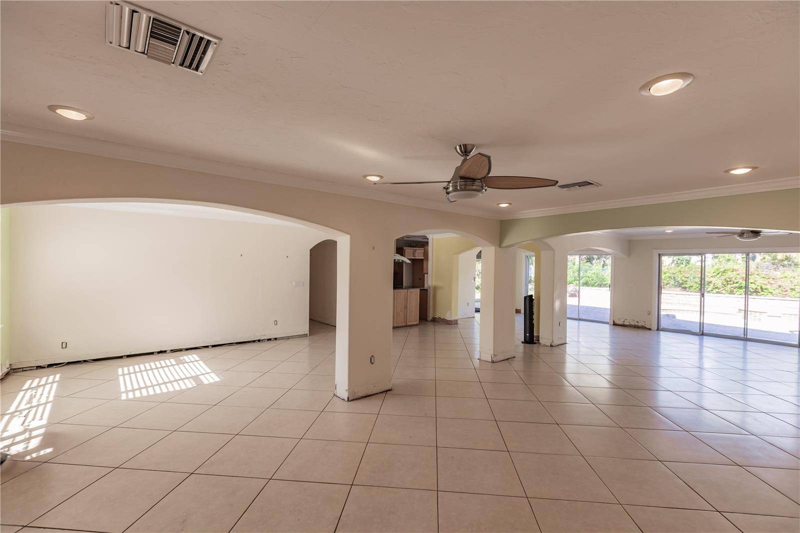 Sarasota, FL 34239,1397 HARBOR DR
