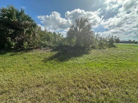 Rotonda West, FL 33947,207 REDWOOD RD