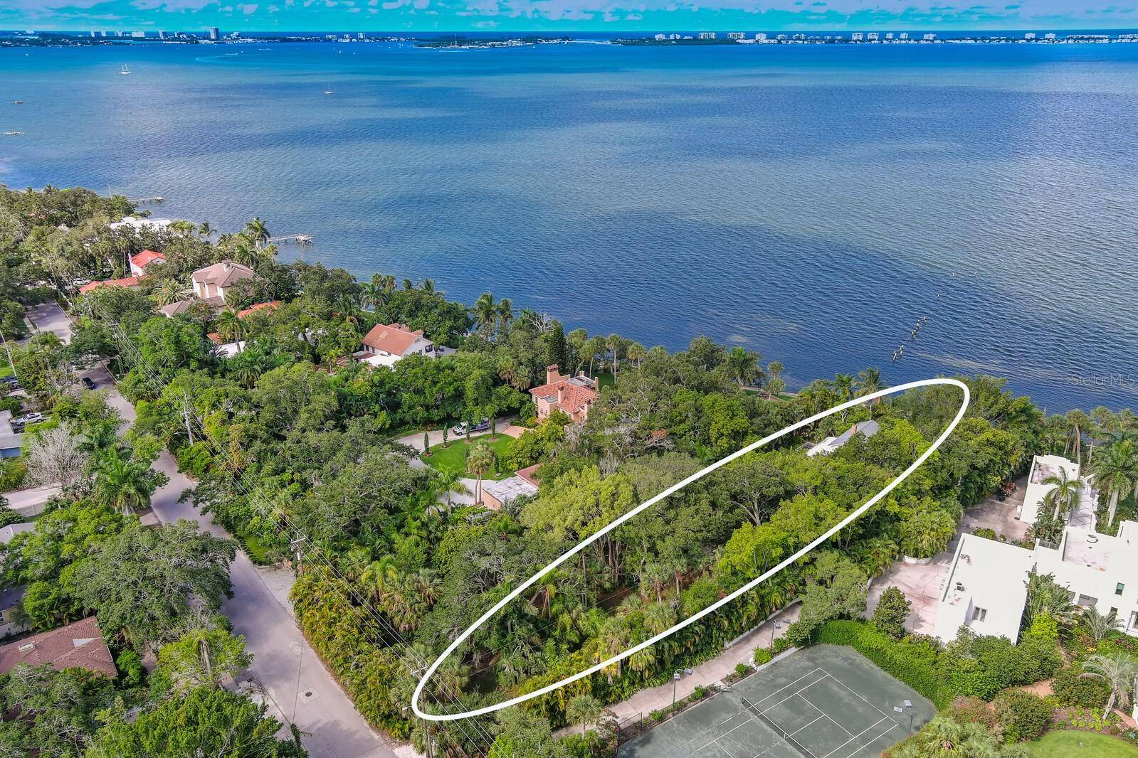 Sarasota, FL 34234,3301 BAY SHORE RD