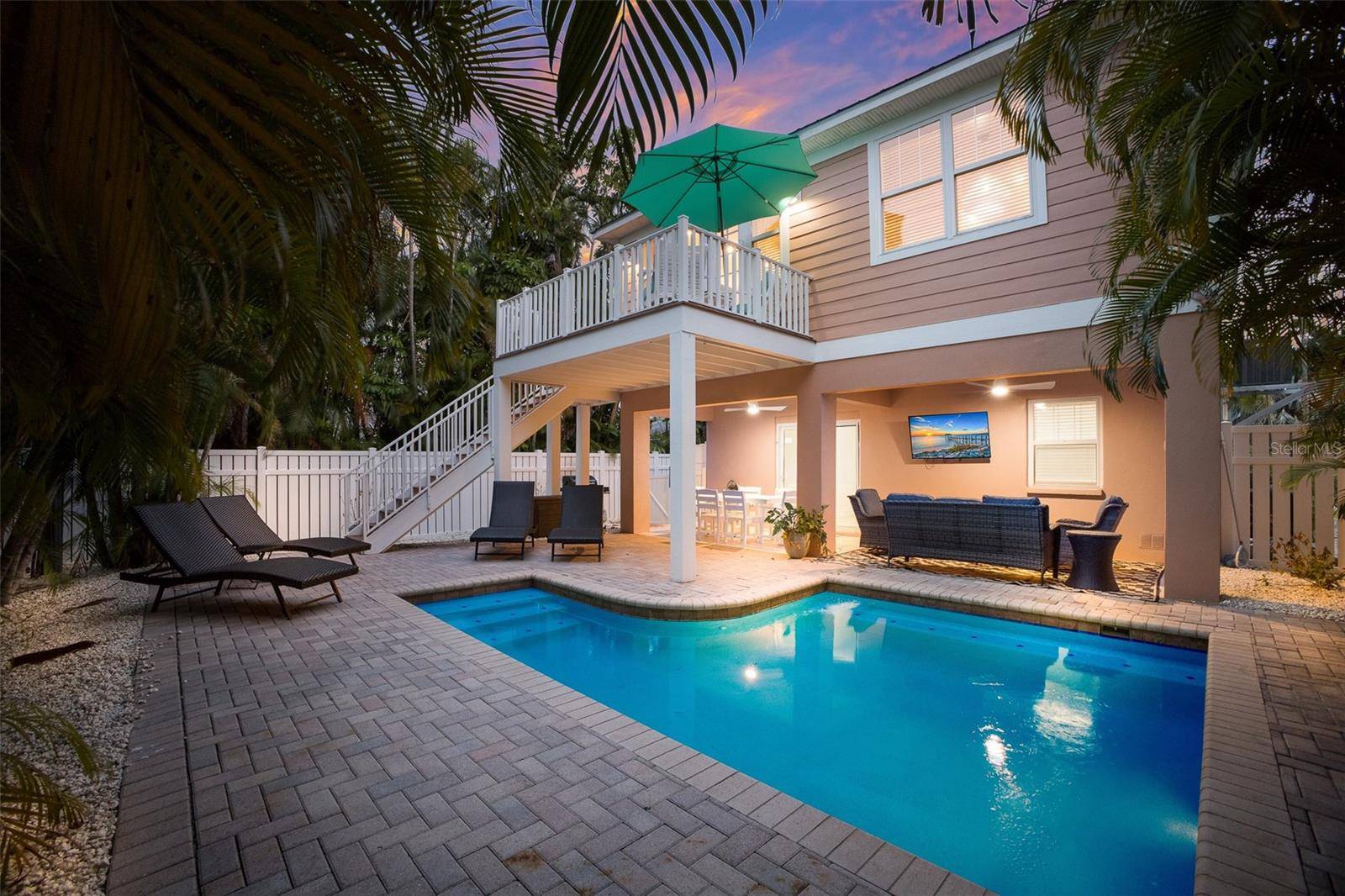 Holmes Beach, FL 34217,312 61ST ST #B
