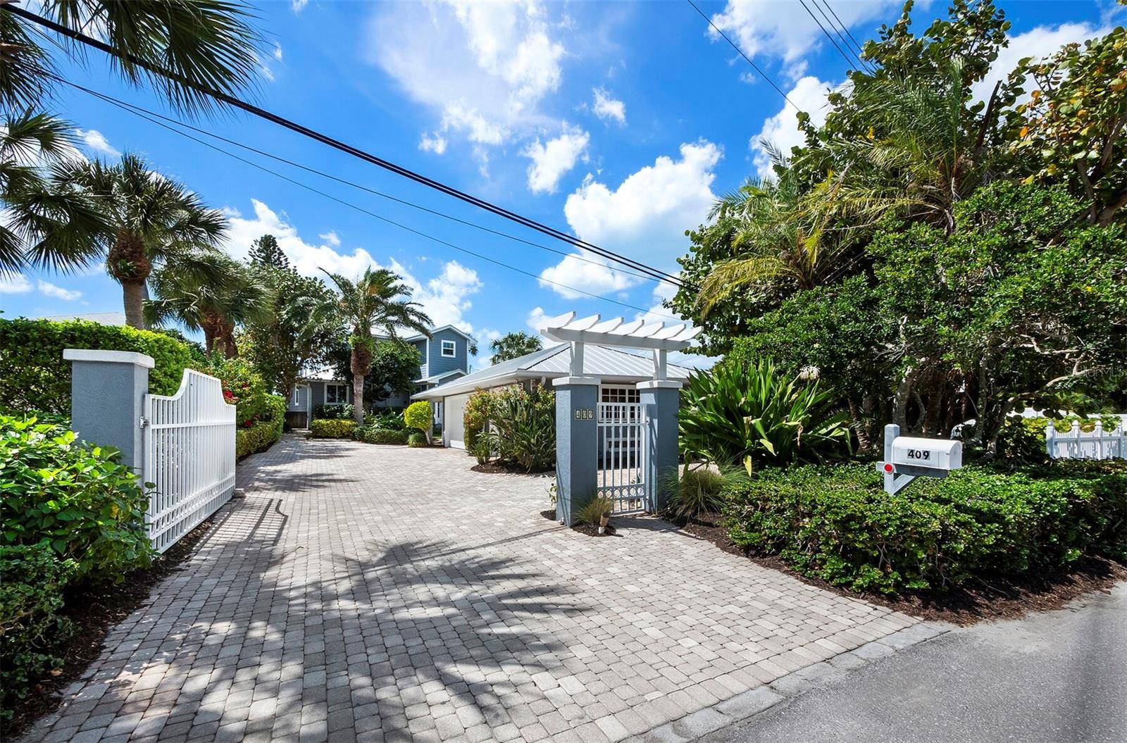 Nokomis, FL 34275,409 CASEY KEY RD