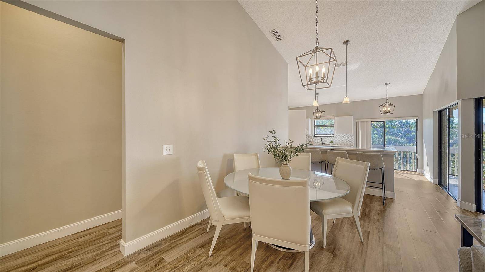 Sarasota, FL 34231,1620 STARLING DR #204