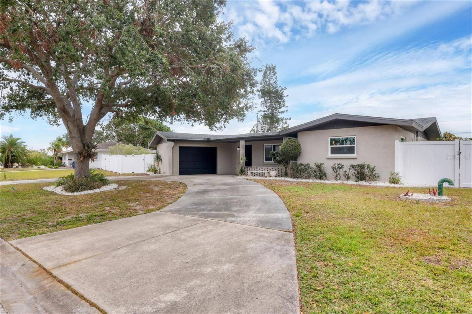 Sarasota, FL 34239,2430 SUNNYSIDE LN