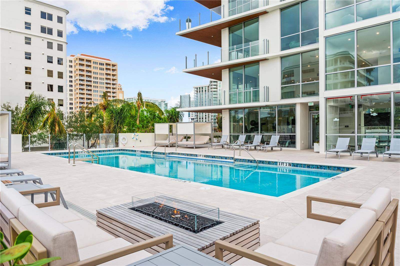 Sarasota, FL 34236,111 GOLDEN GATE PT #401