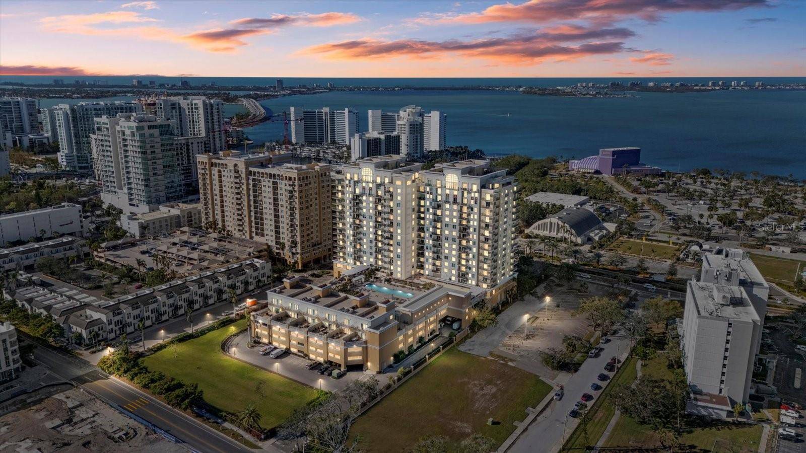 Sarasota, FL 34236,800 N TAMIAMI TRL #1502