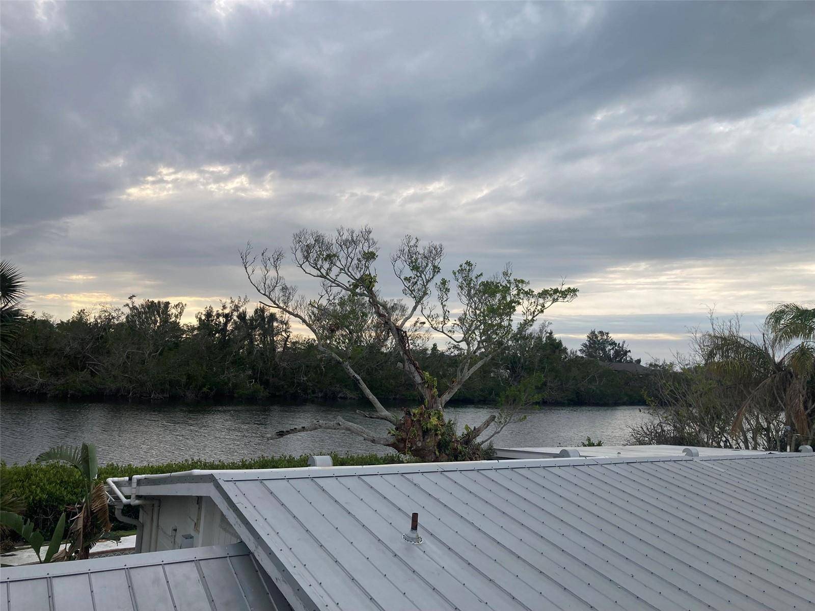 Sarasota, FL 34242,7820 MIDNIGHT PASS RD