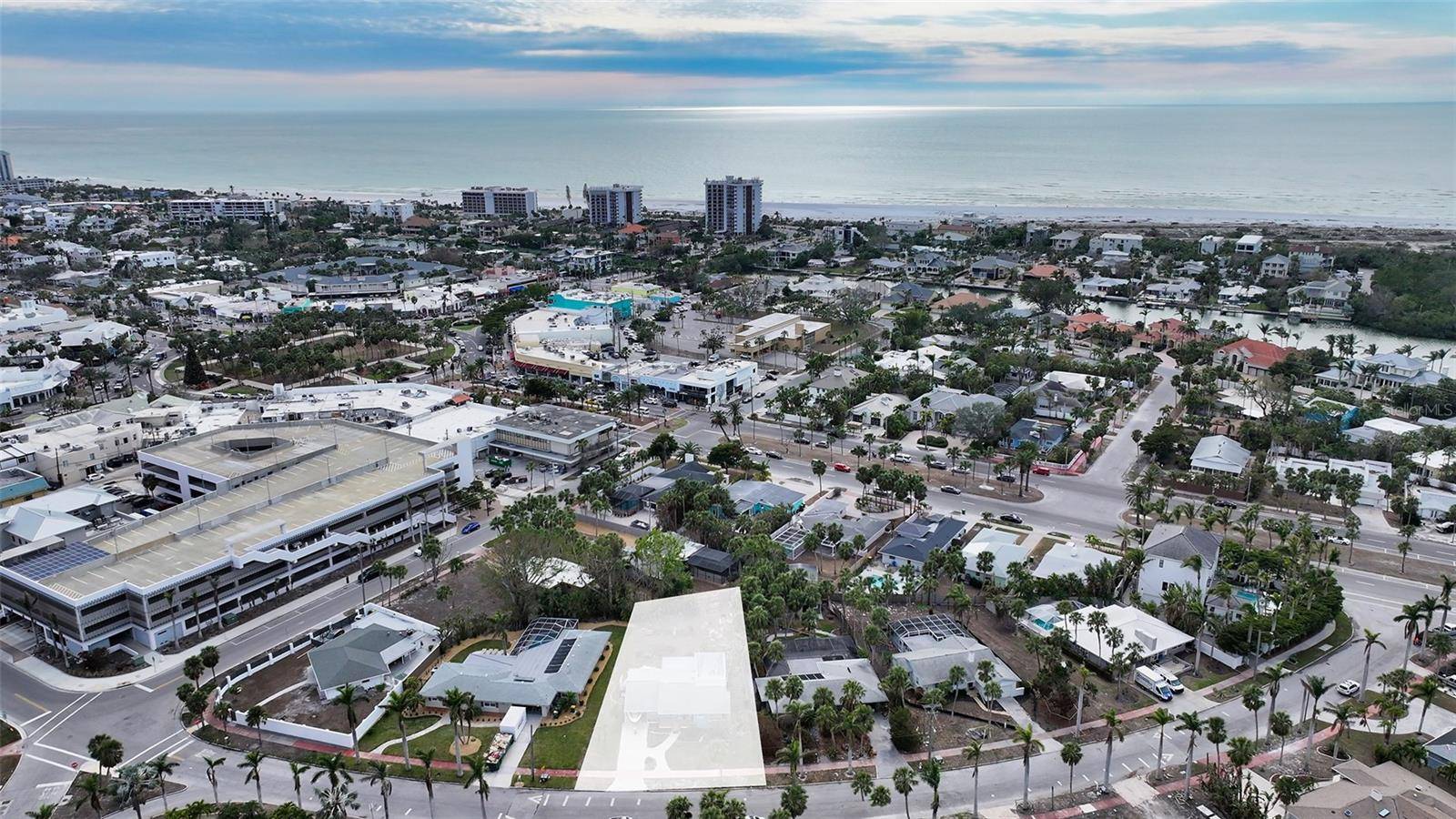 Sarasota, FL 34236,141 N ADAMS DR