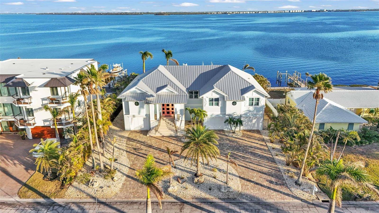 Holmes Beach, FL 34217,635 KEY ROYALE DR