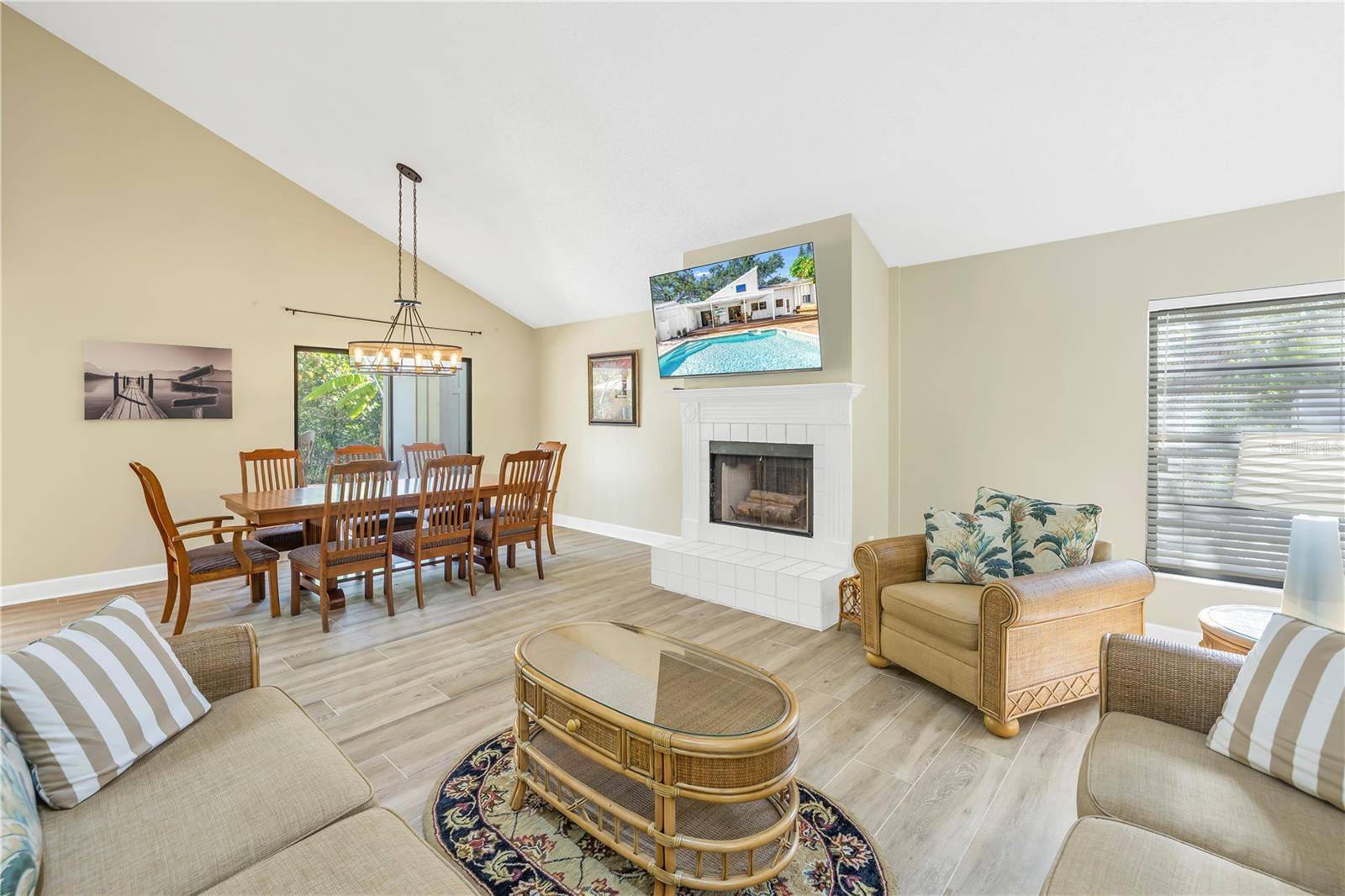 Sarasota, FL 34242,752 TROPICAL CIR