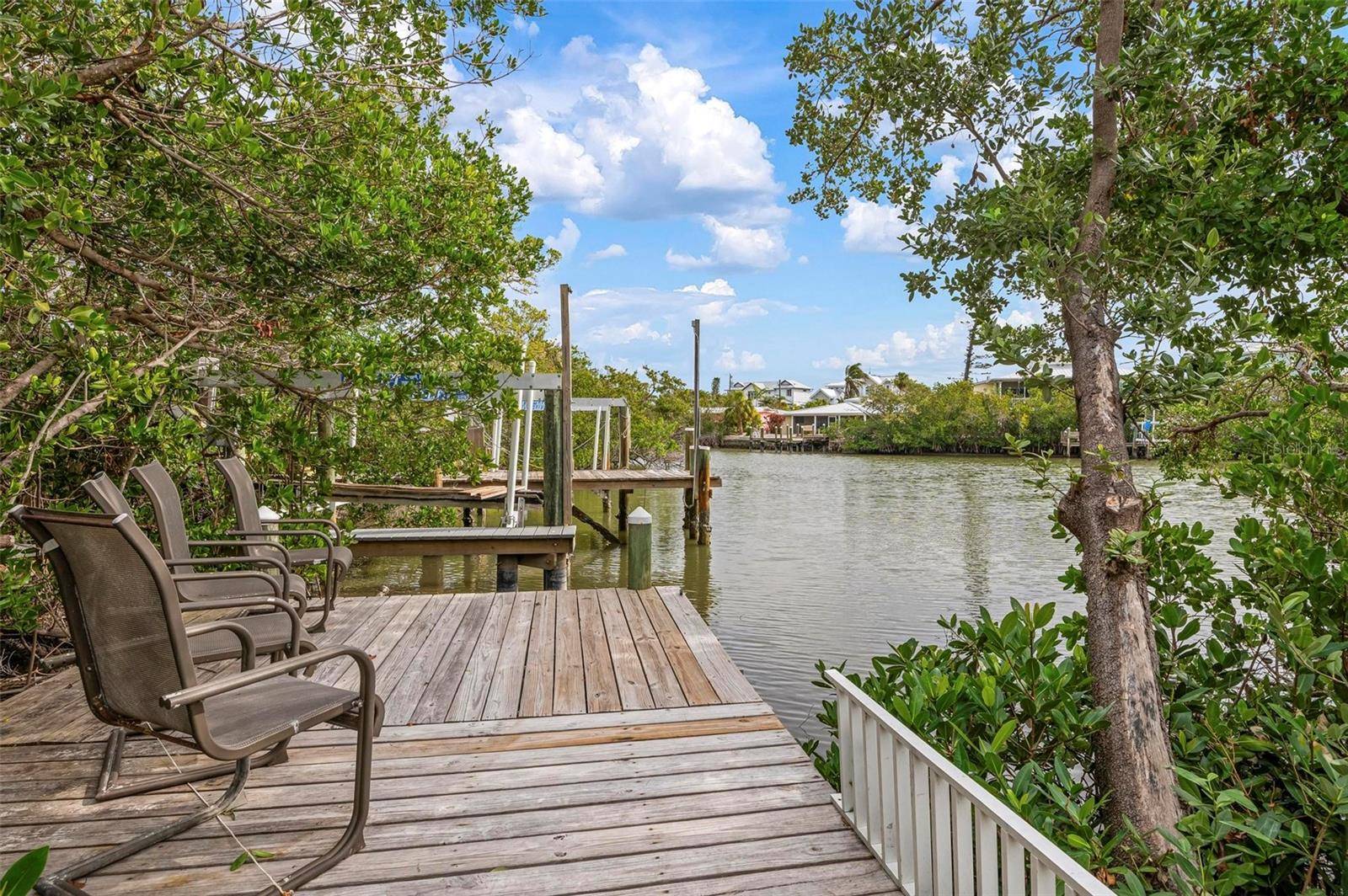 Anna Maria, FL 34216,727 HOLLY RD