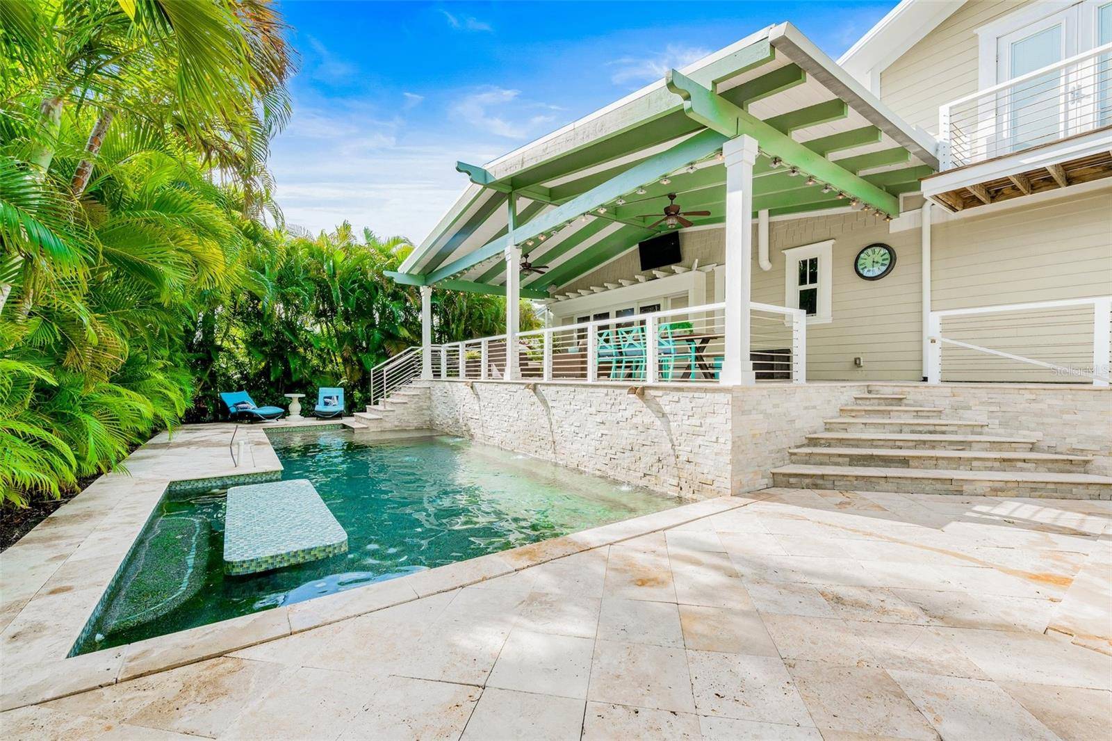 Holmes Beach, FL 34217,213 84TH ST