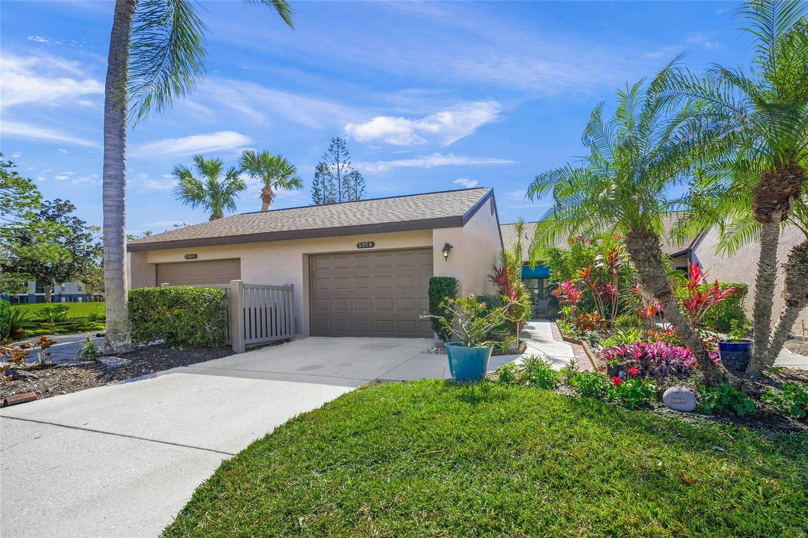 Sarasota, FL 34243,5958 CLUBSIDE DR