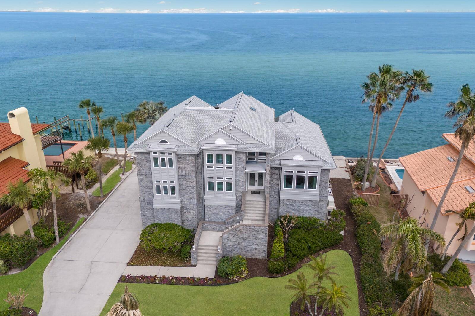 Holmes Beach, FL 34217,709 KEY ROYALE DR