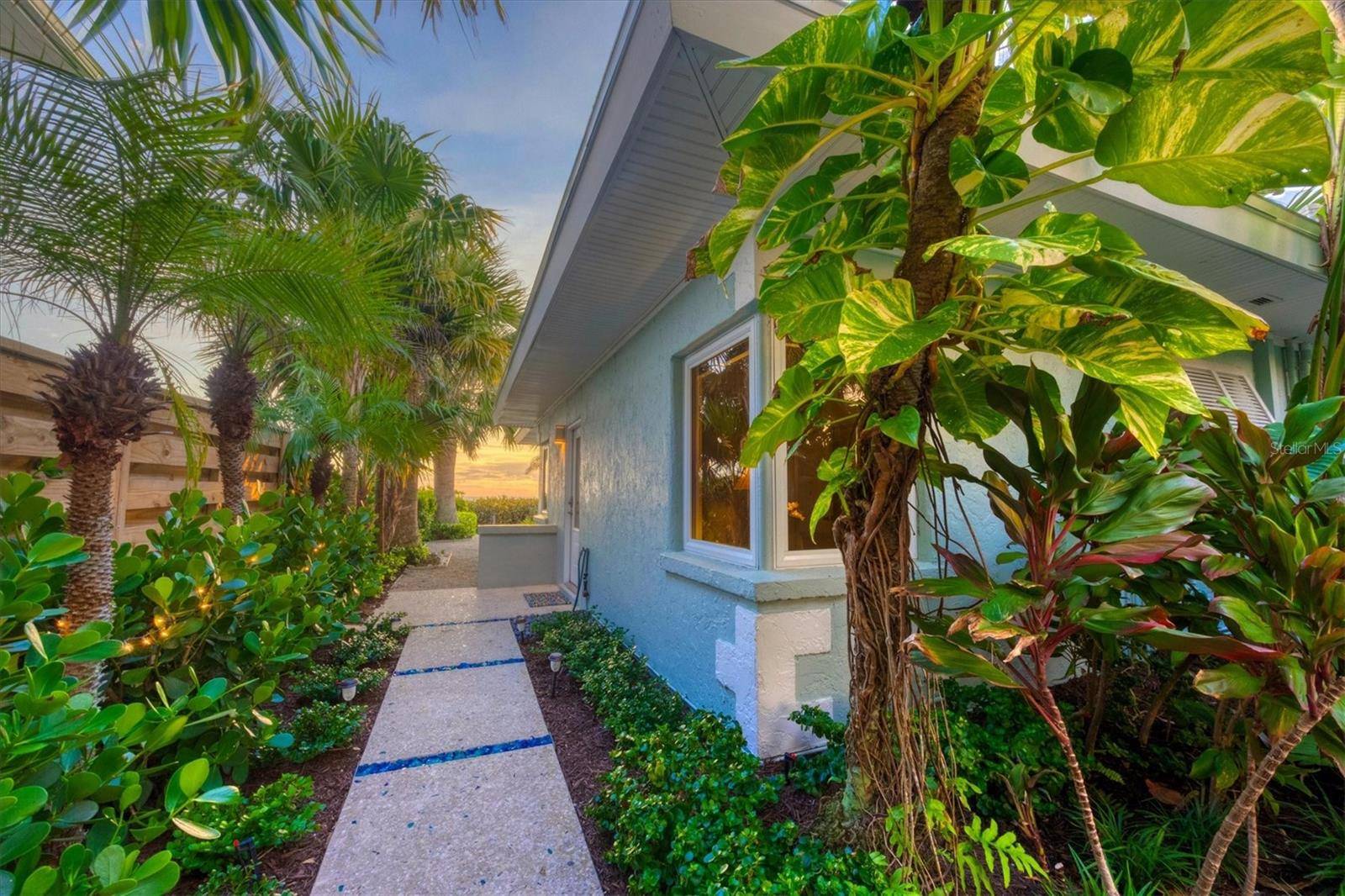 Nokomis, FL 34275,325 CASEY KEY RD