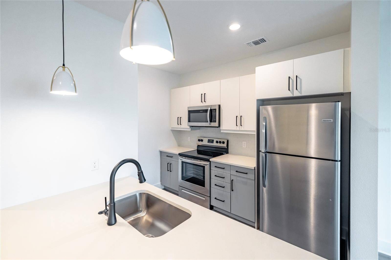 Sarasota, FL 34240,1420 LAKEFRONT DR #ST-6204