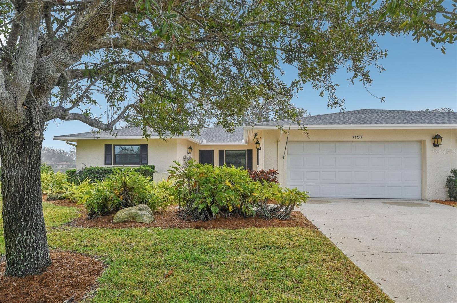 Sarasota, FL 34243,7157 FAIRWAY BEND CIR