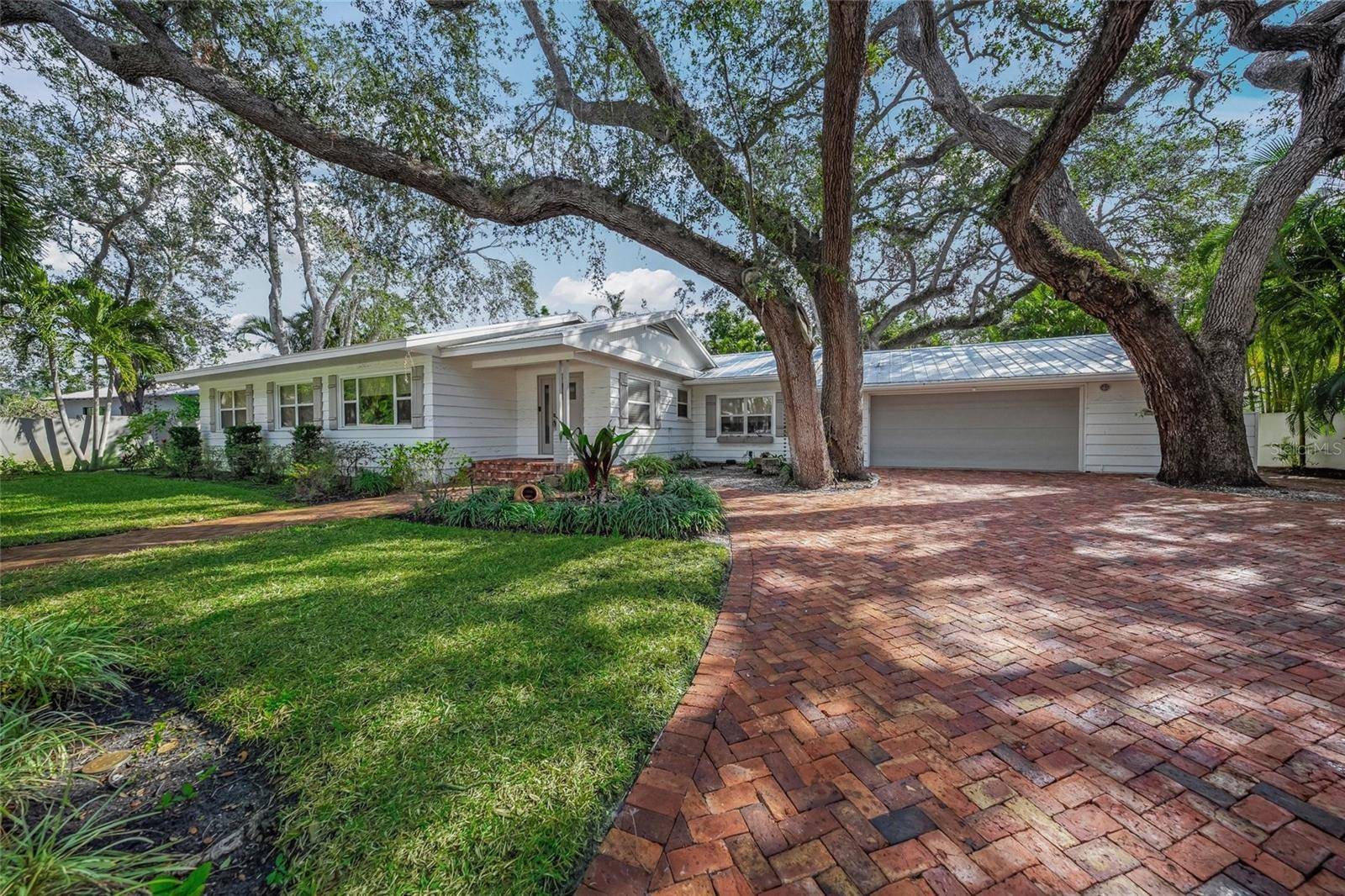Sarasota, FL 34239,3331 OLD OAK DR