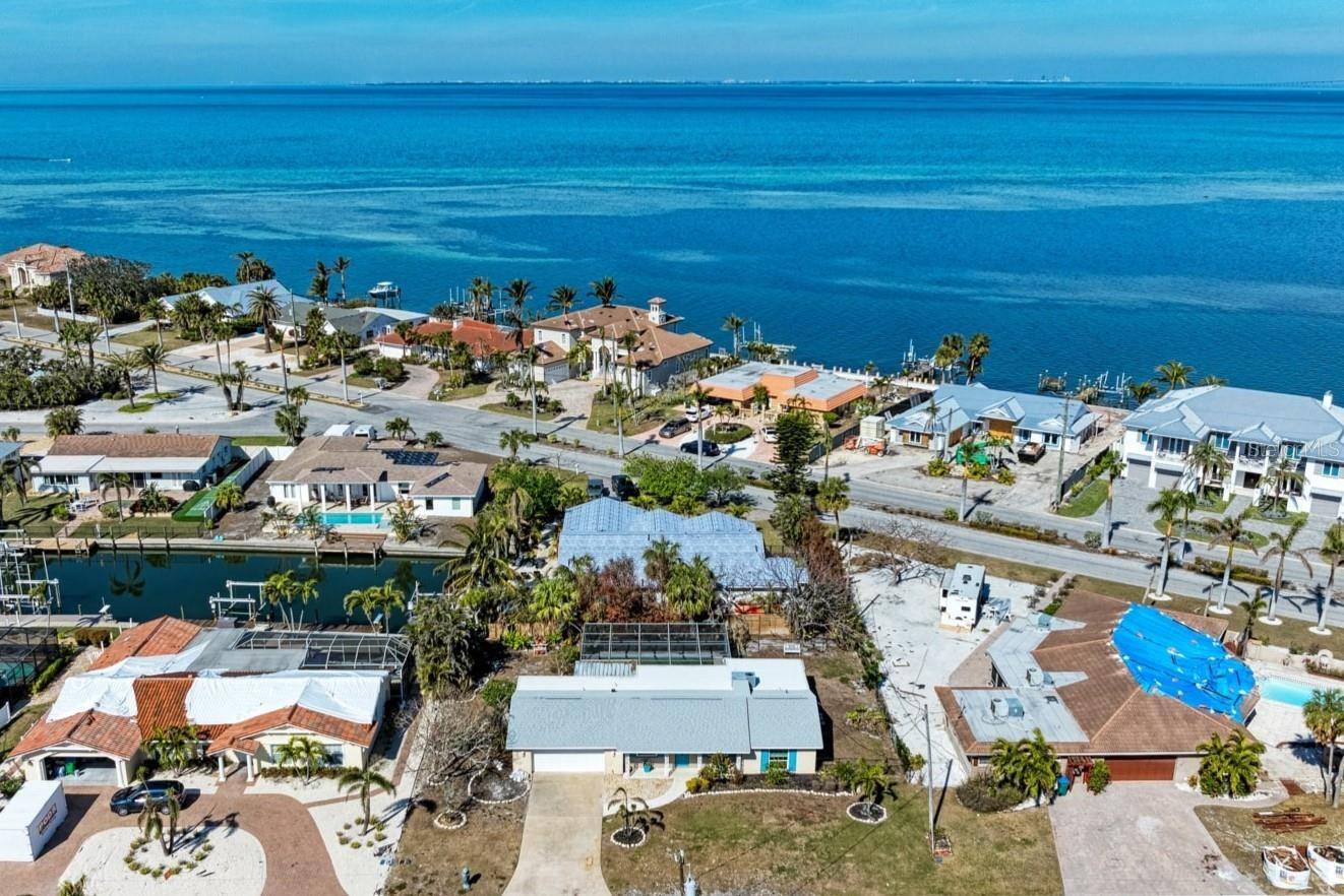 Holmes Beach, FL 34217,609 FOXWORTH LN