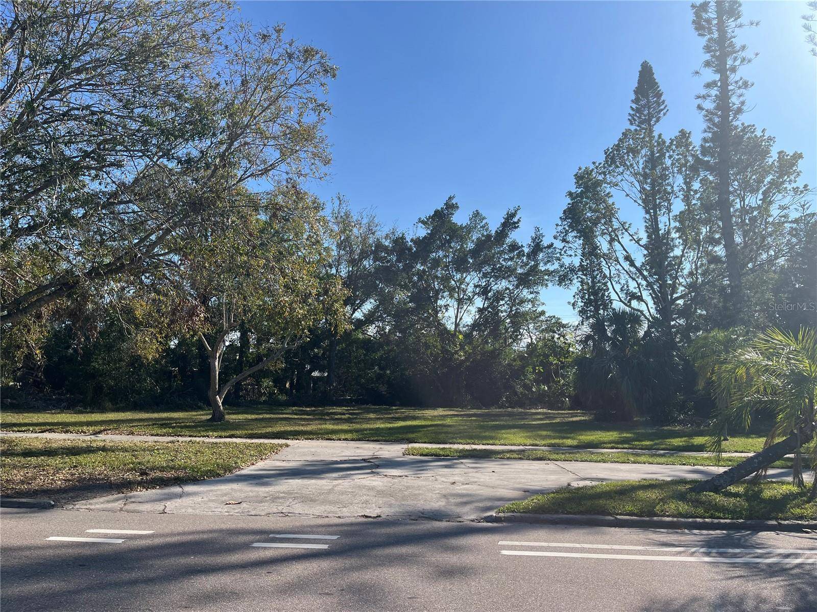 Sarasota, FL 34237,2470 RINGLING BLVD