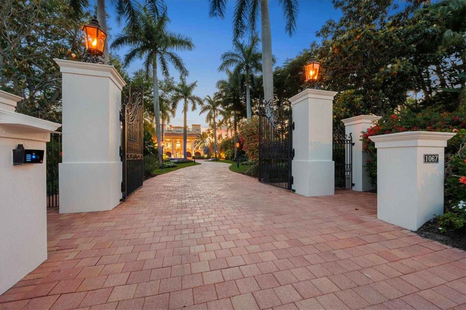 Sarasota, FL 34236,1067 WESTWAY DR