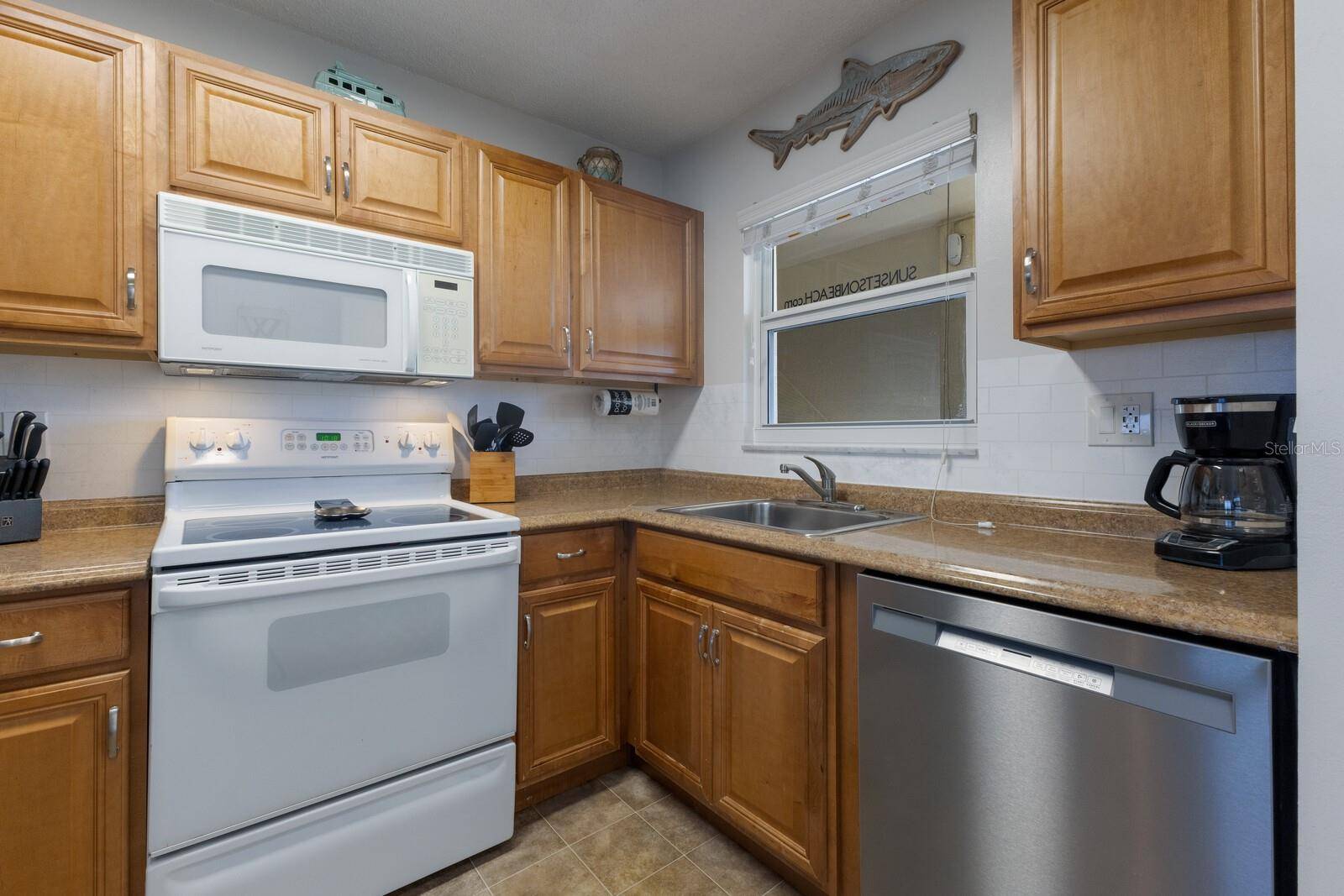 Sarasota, FL 34242,901 BEACH RD #402