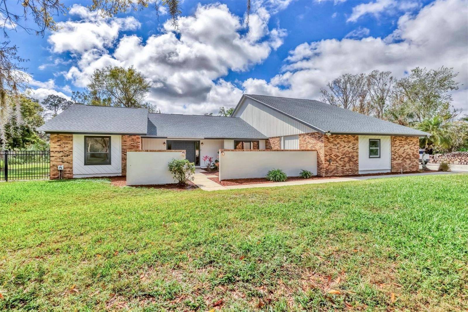 Sarasota, FL 34240,3651 WALDEN POND DR