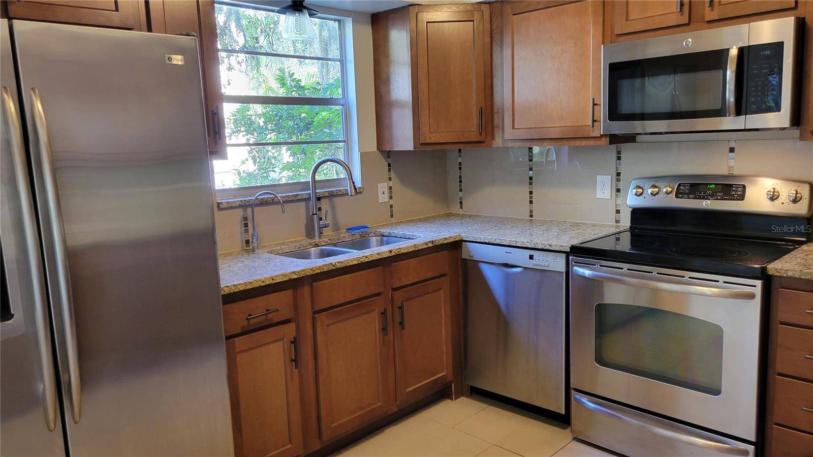 Sarasota, FL 34231,2433 BURLINGTON LN