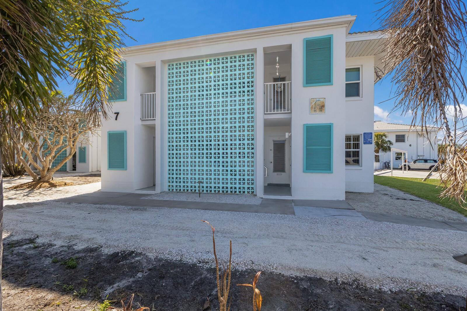 Holmes Beach, FL 34217,5400 GULF DR #25