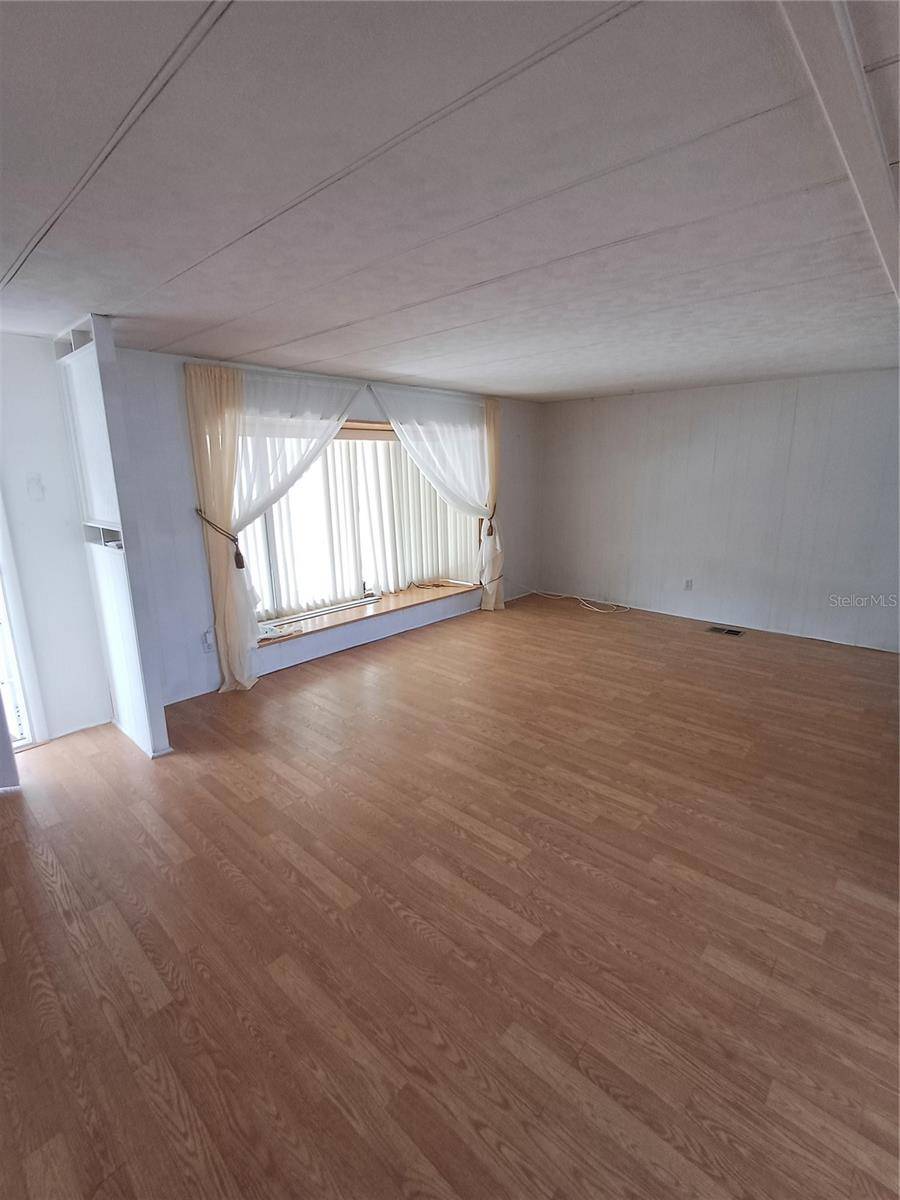 St Petersburg, FL 33709,4150 66TH ST N #240