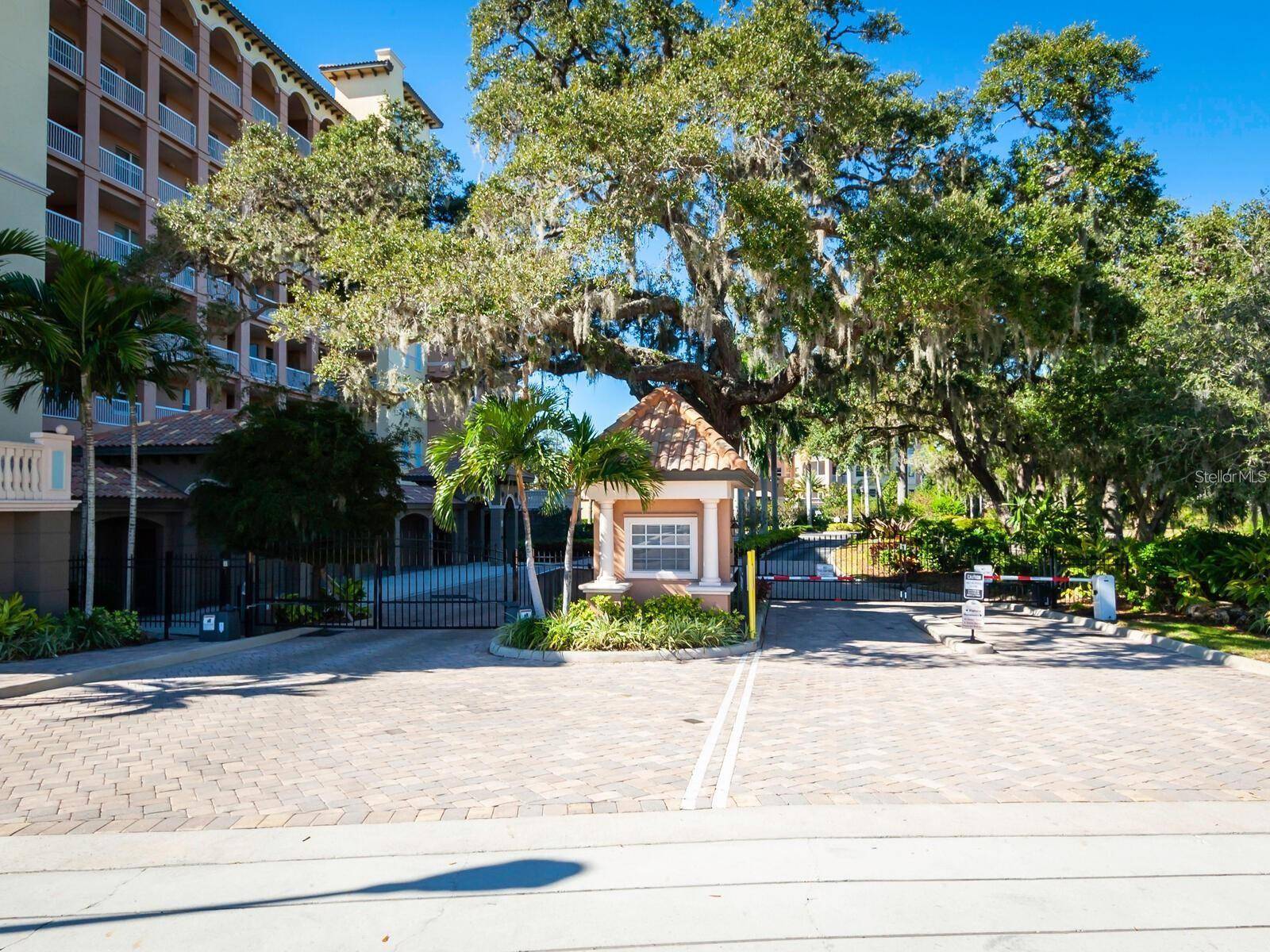 Sarasota, FL 34231,5591 CANNES CIR #403