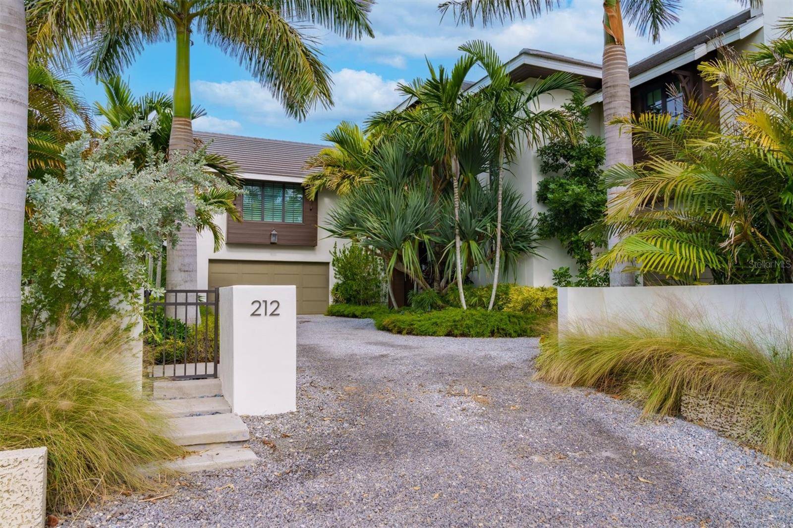 Holmes Beach, FL 34217,212 HAVERKOS CT