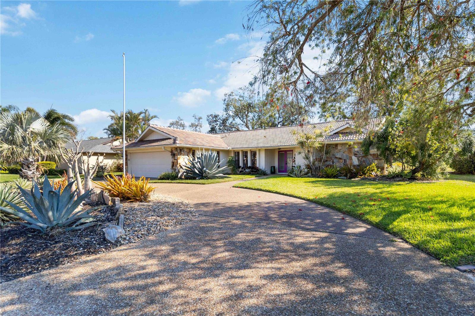 Sarasota, FL 34238,3876 TORREY PINES BLVD