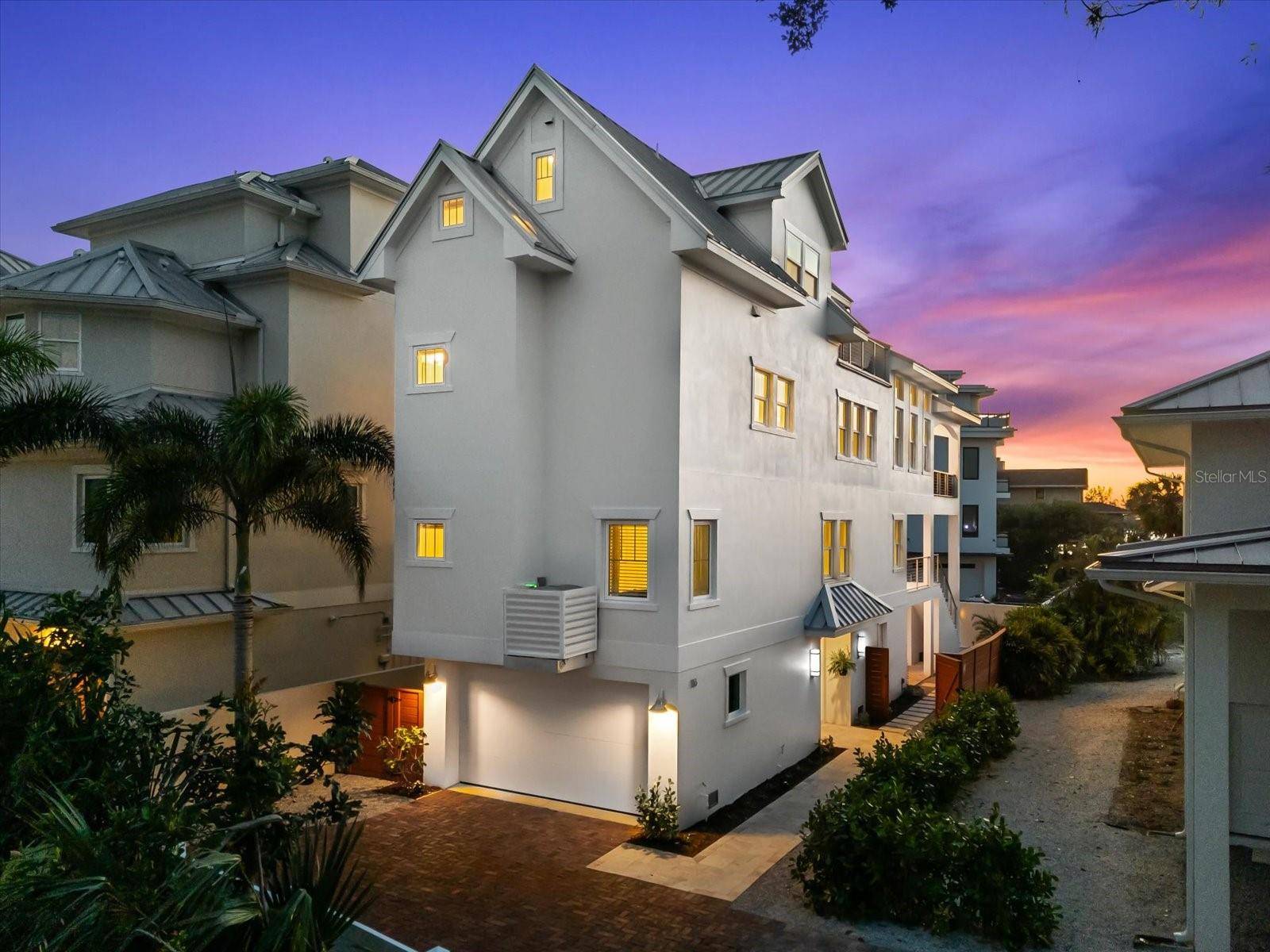 Sarasota, FL 34242,116 GARDEN LN