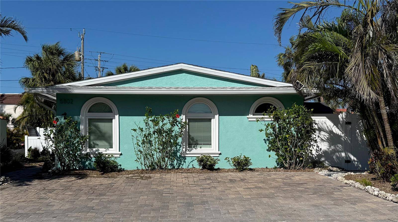 Holmes Beach, FL 34217,5802 DE PALMAS AVE