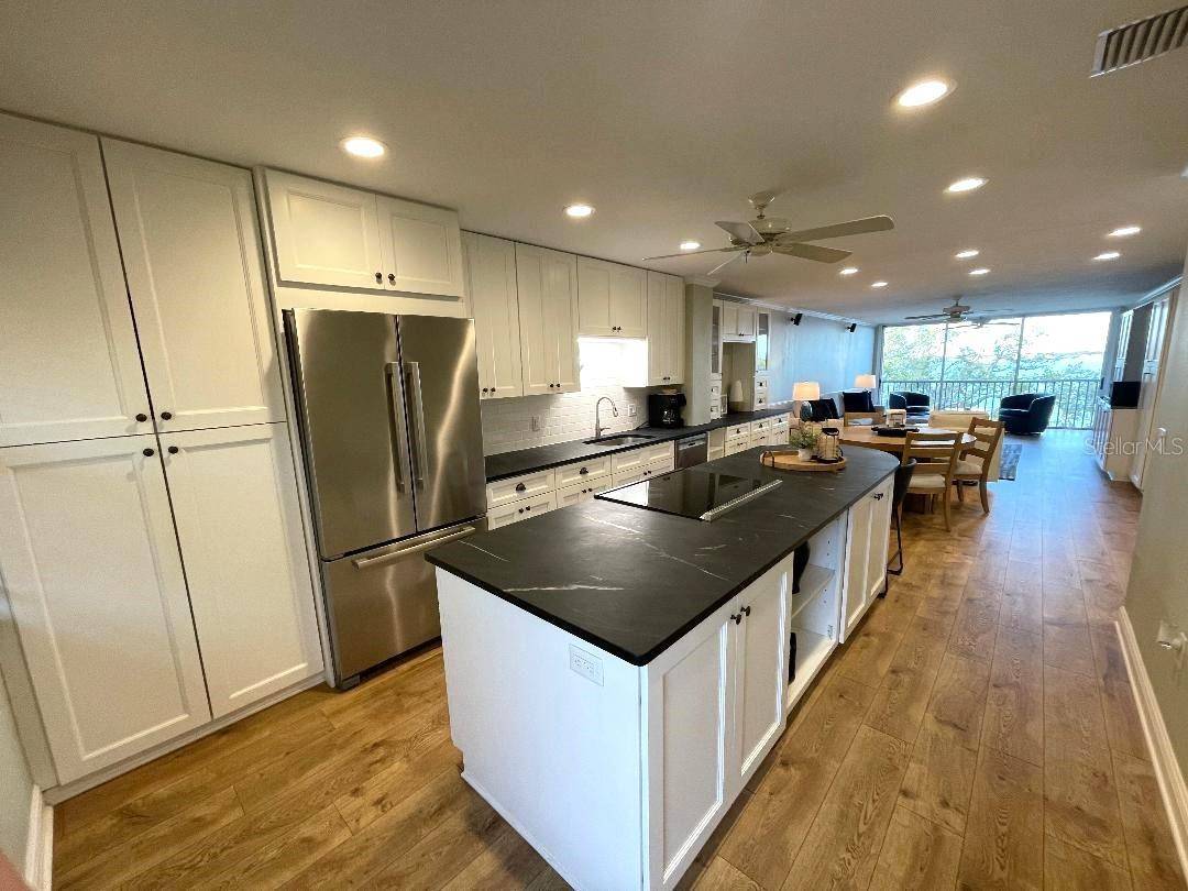 Sarasota, FL 34242,8635 MIDNIGHT PASS RD #405C