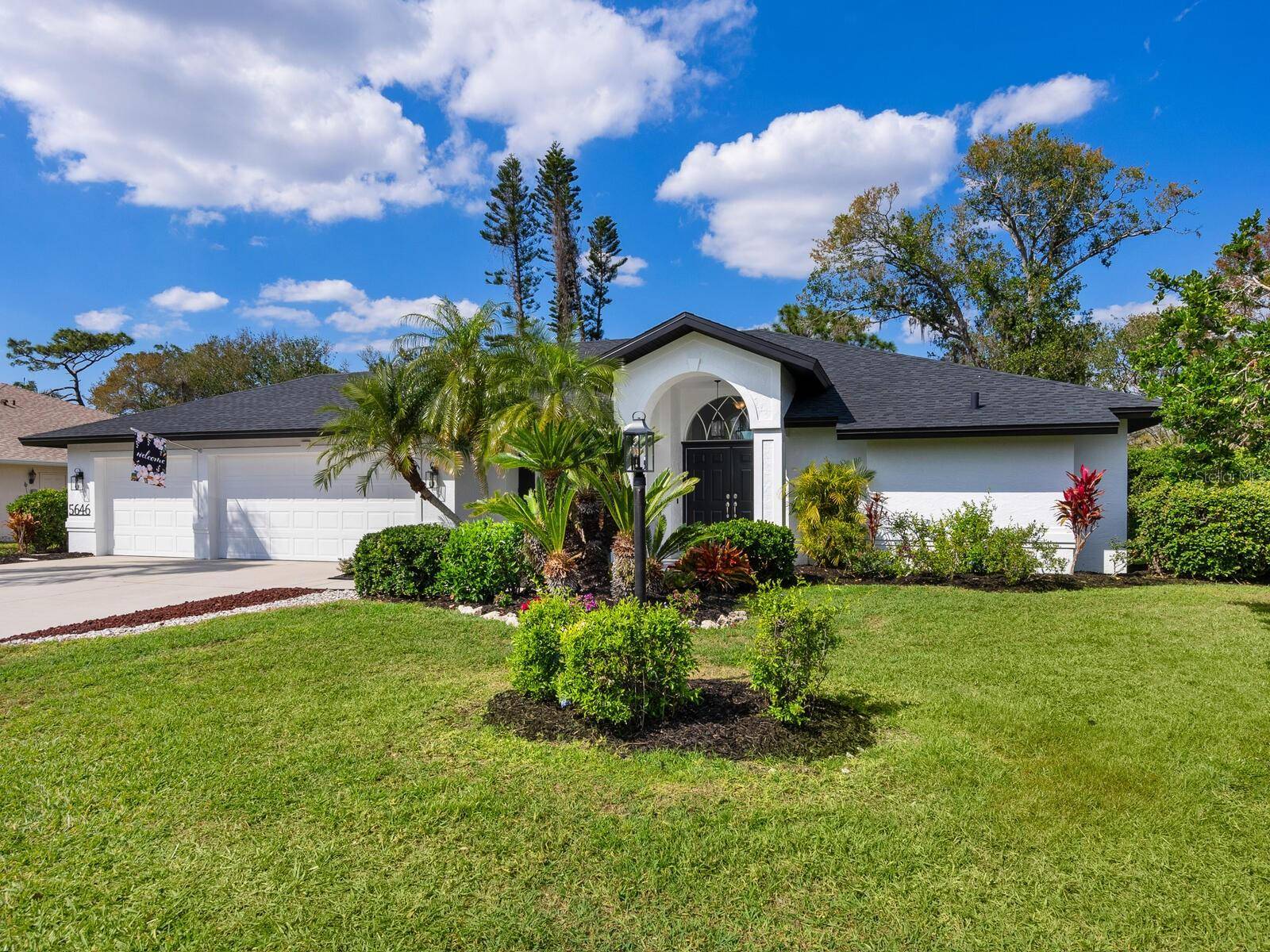 Sarasota, FL 34243,5646 COUNTRY LAKES DR