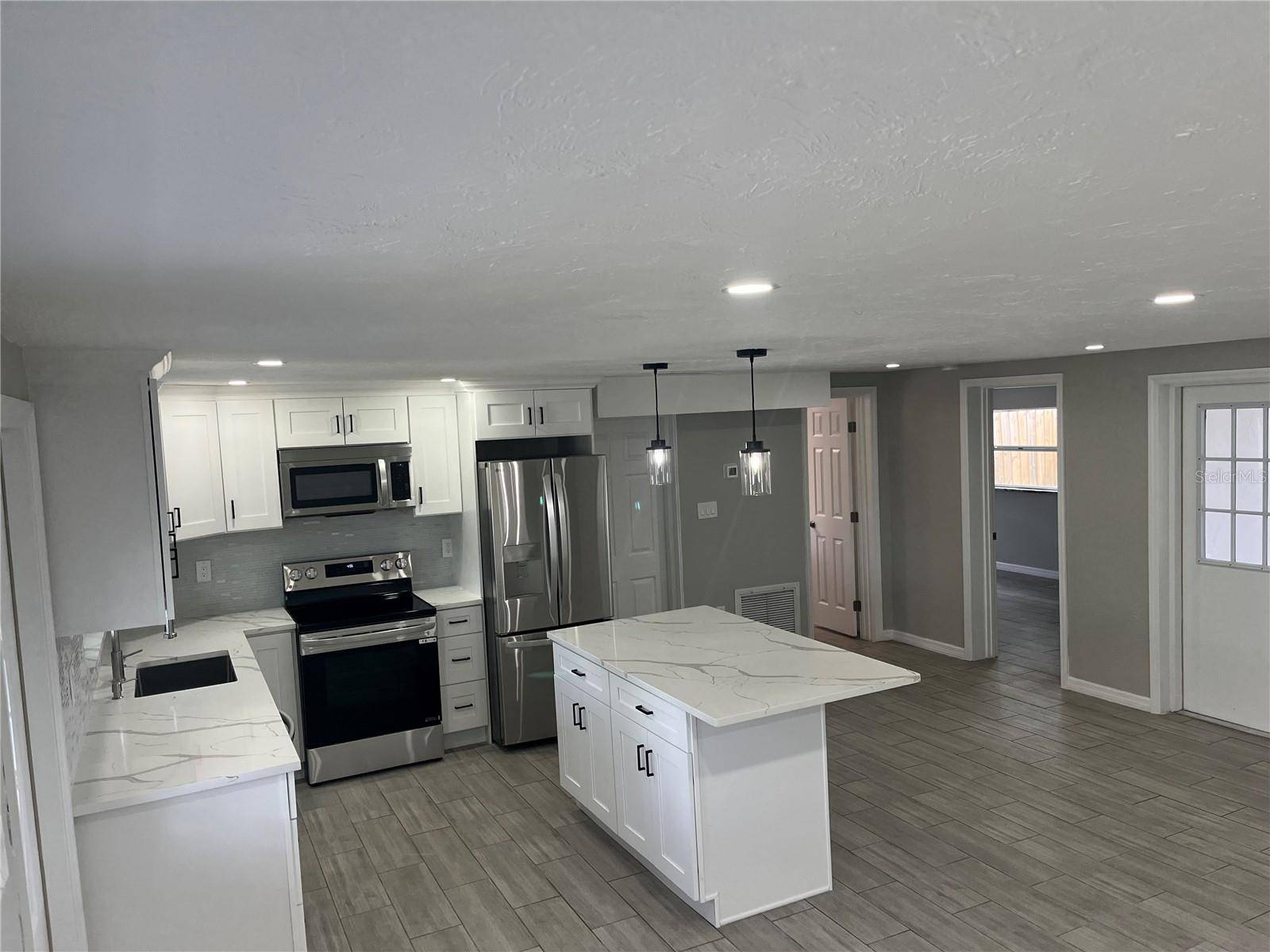 Sarasota, FL 34233,3826 CLOVER LN