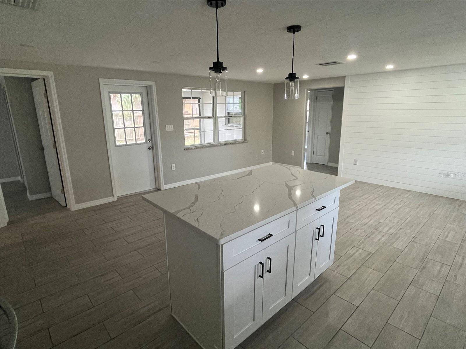 Sarasota, FL 34233,3826 CLOVER LN