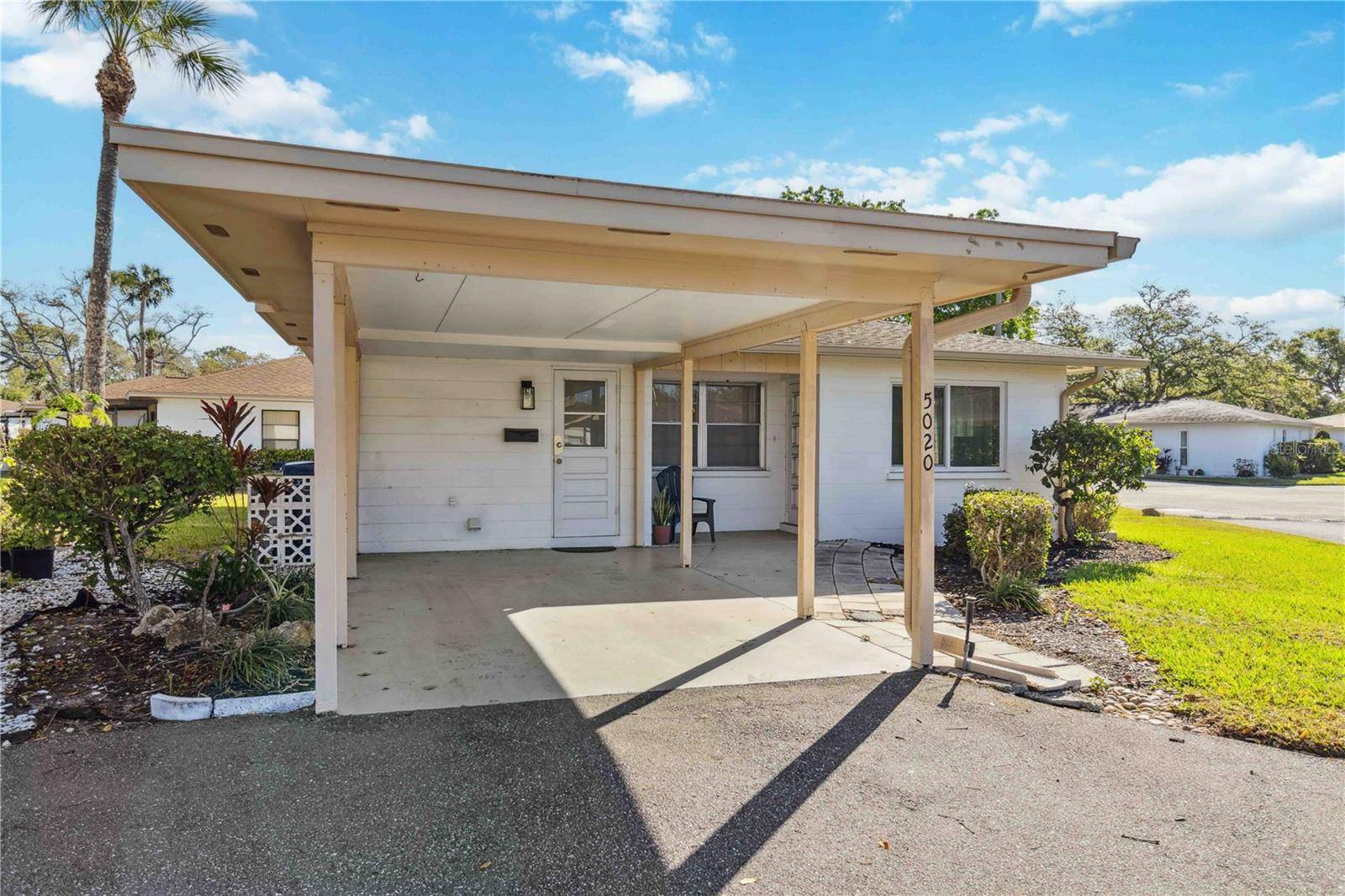 Bradenton, FL 34207,5020 LIVE OAK CIR