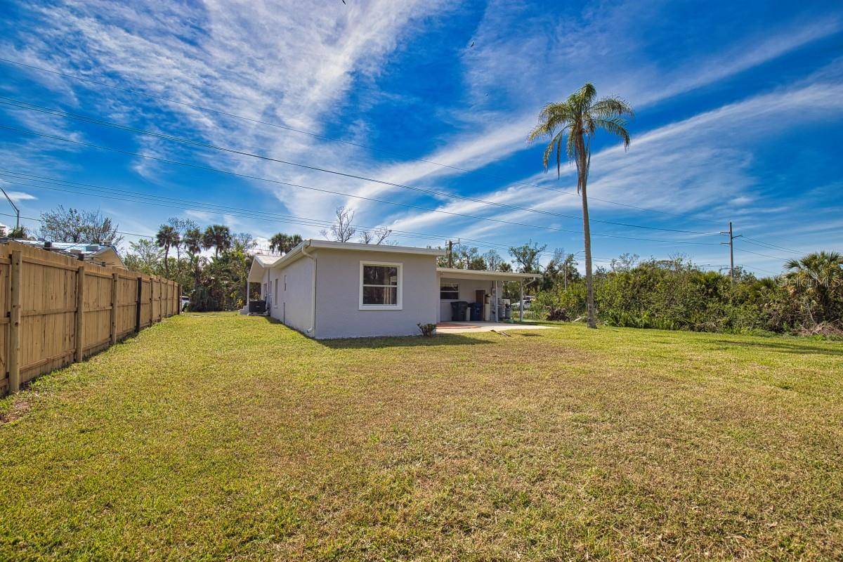 Nokomis, FL 34275,221 LAUREL RD E