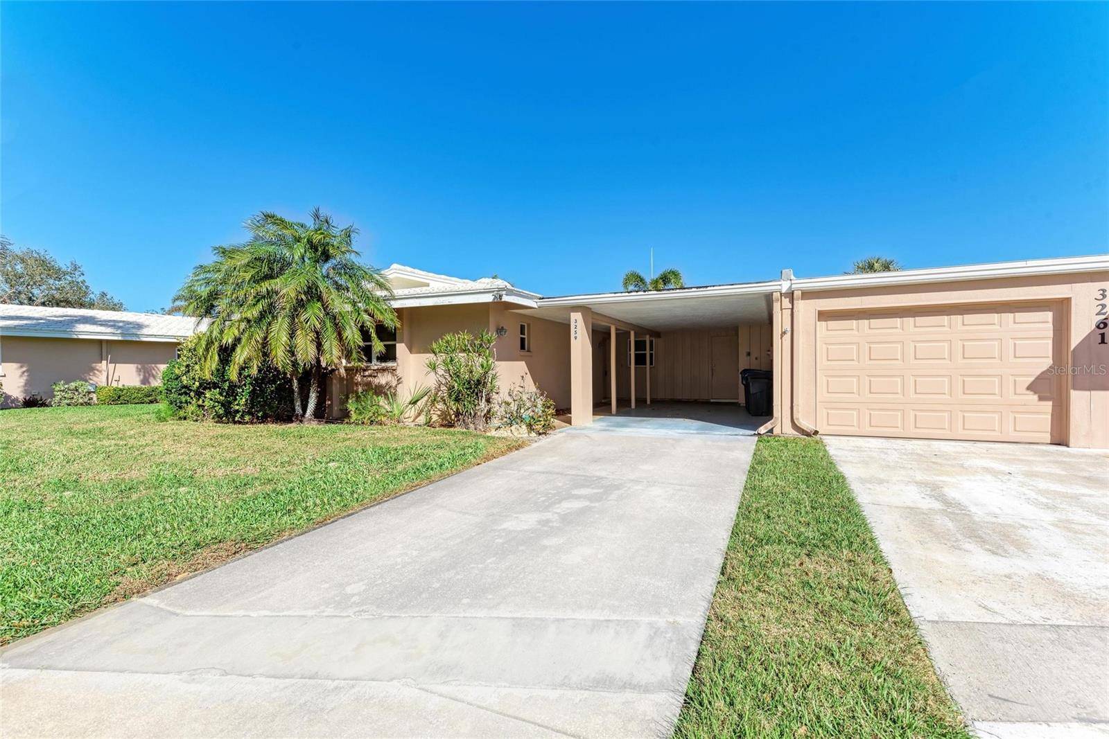 Sarasota, FL 34239,3259 FAIRHAVEN LN #211