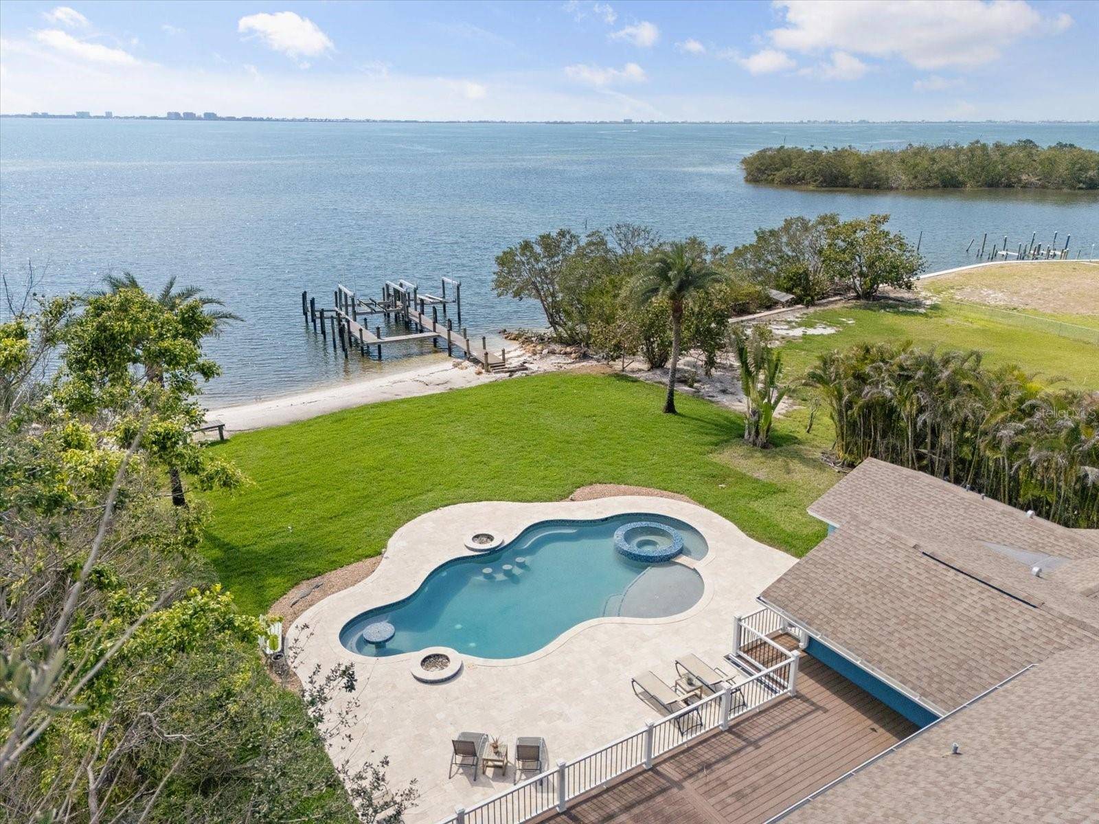 Sarasota, FL 34243,7330 WESTMORELAND DR