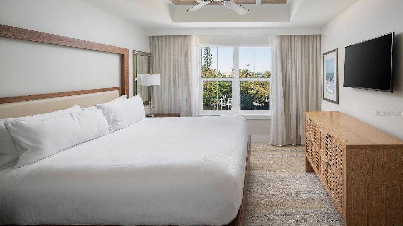 Holmes Beach, FL 34217,5325 MARINA DR #432