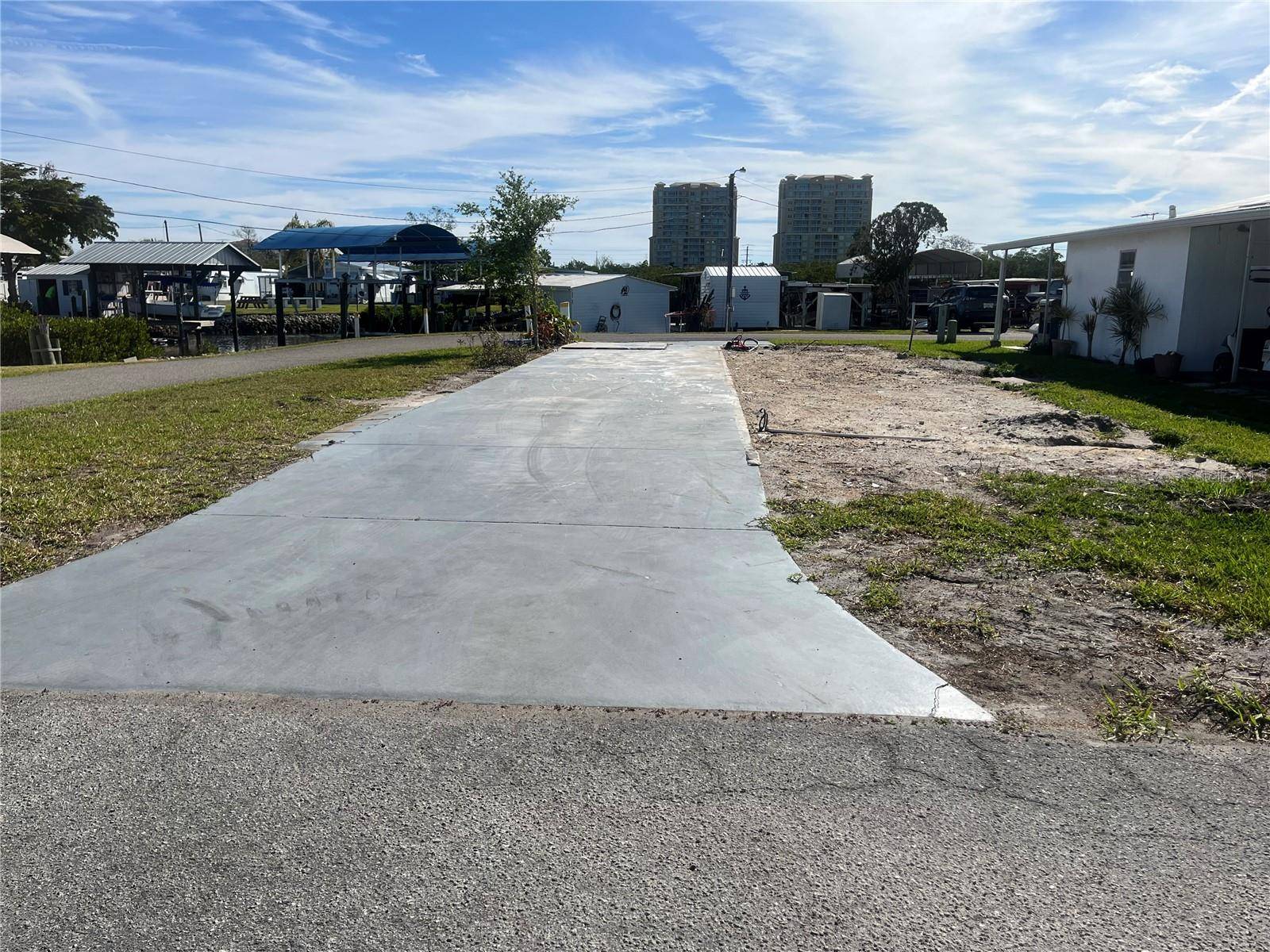 Palmetto, FL 34221,208 TANKEY DR #315