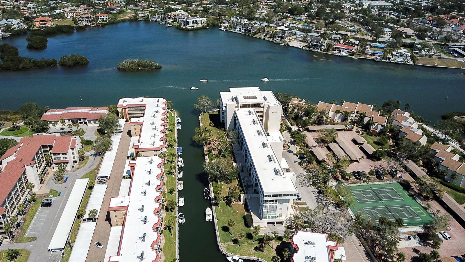 Sarasota, FL 34242,1250 N PORTOFINO DR #201